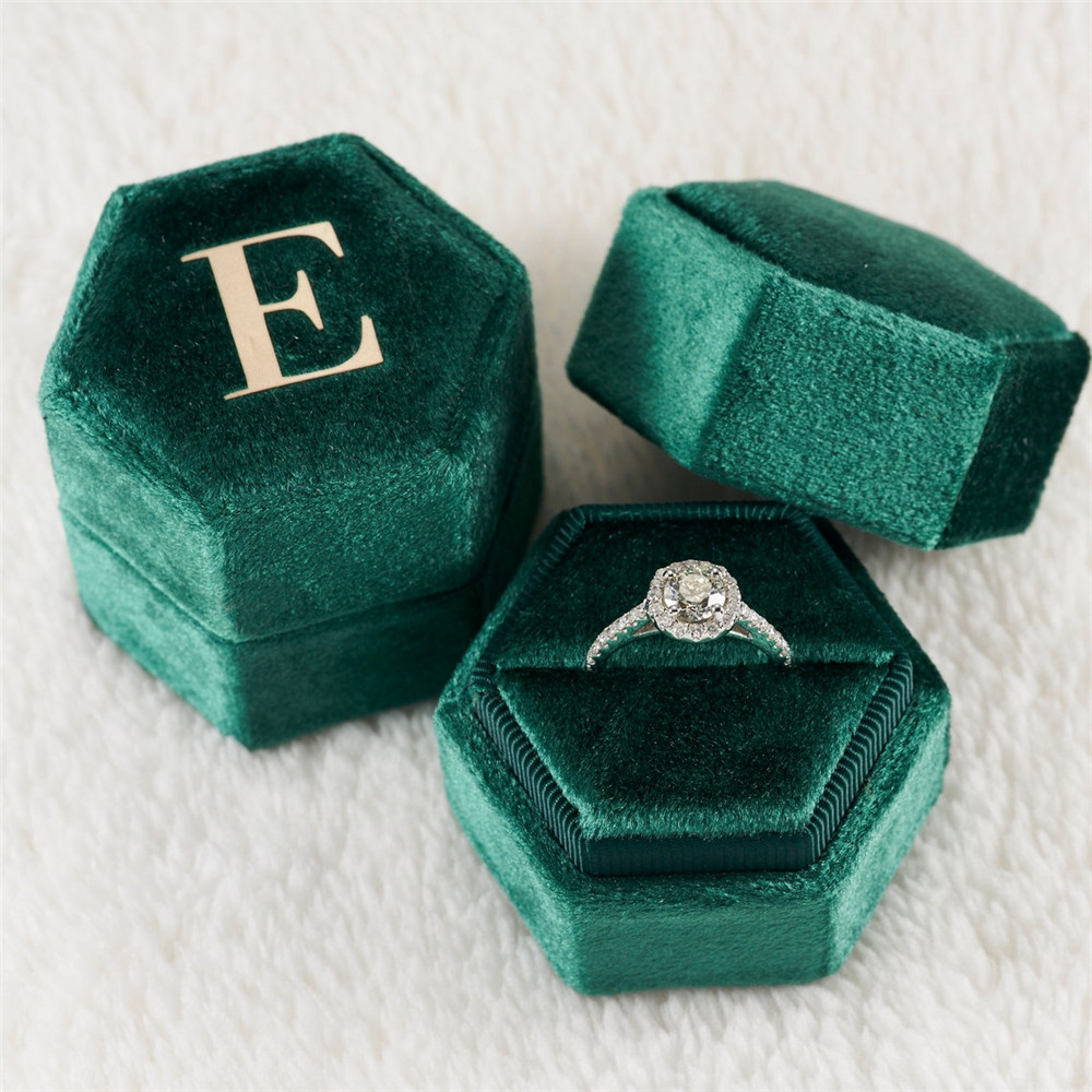 Green Hexagon Velvet Ring Box  - Monogram Custom Case recension och pris