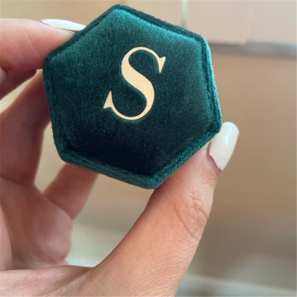 Green Hexagon Velvet Ring Box  - Monogram Custom Case recension och pris