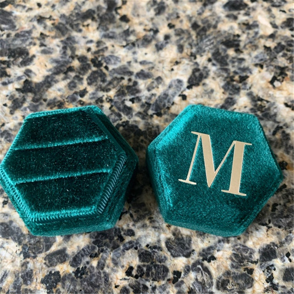 Green Hexagon Velvet Ring Box  - Monogram Custom Case recension och pris